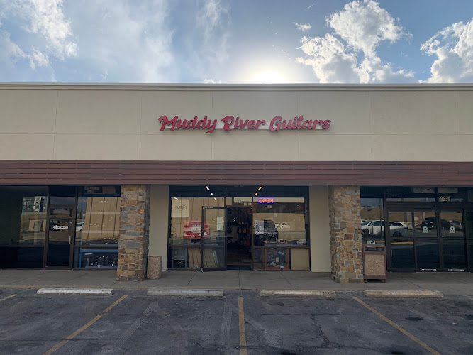 Muddy River Guitars